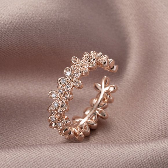 NEW!  Flower Ring Beautiful - Picture 2 of 3